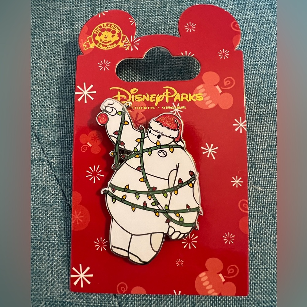 Big Hero 6 Baymax Christmas collectors pin